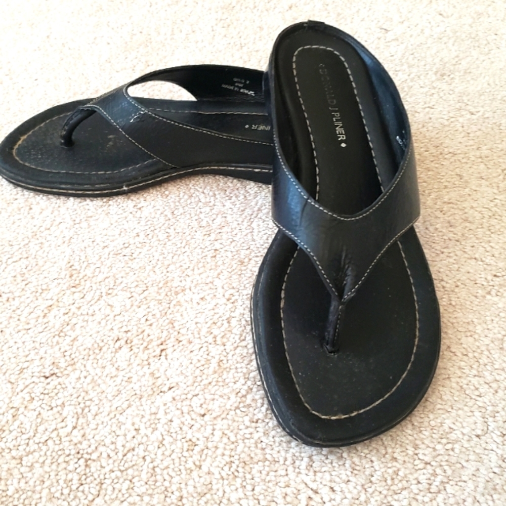 Donald J Pilner black sandals - sz 6.5